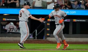 Giants Startle the Mets by Overturning a 4-Run Deficit On the Road