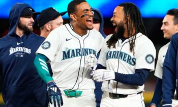 Crawford Shrugs it Off as the Mariners Defeat the Astros in the Series