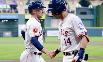 Albert Suárez has Difficulty as Houston Triumphs to Finish the Sweep